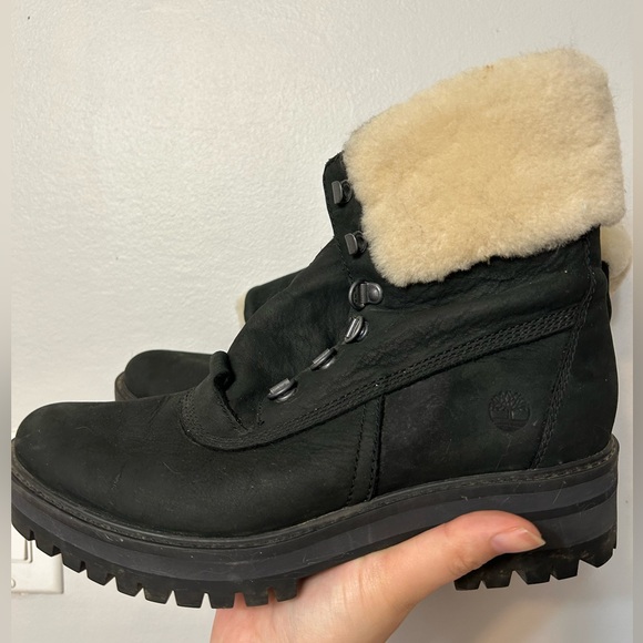 TIMBERLAND Women’s Courmayeur Valley Shearling Lined Boots in Black. Size 7.5W - Picture 2 of 9